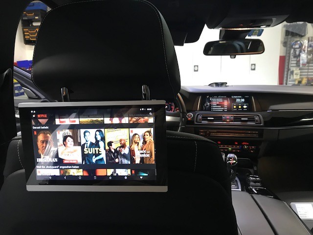 media/image/BMW-rear-seat-entertainment-Netflix0SSPcJ3f2rivc.jpg