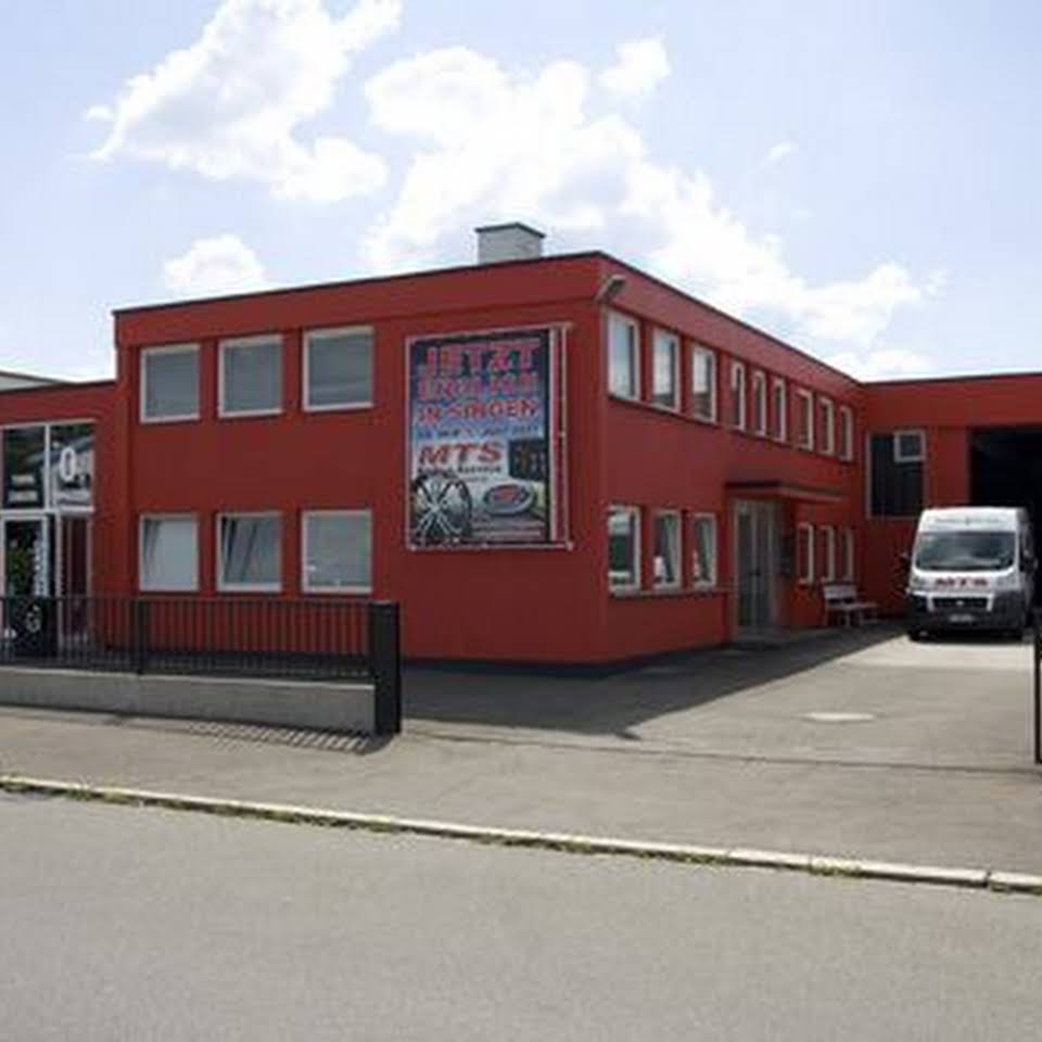 61015_477390878967025_1719260111_n